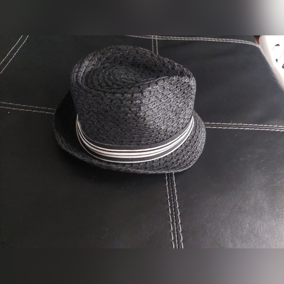 2 boys hats - Picture 4 of 5